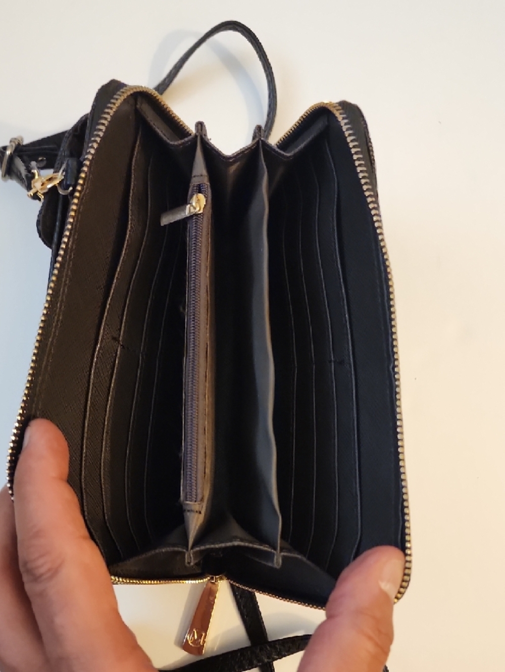 MFK Collection Caddy Signature Phone Wallet Crossbody Bag. 8×5 - Picture 6 of 10